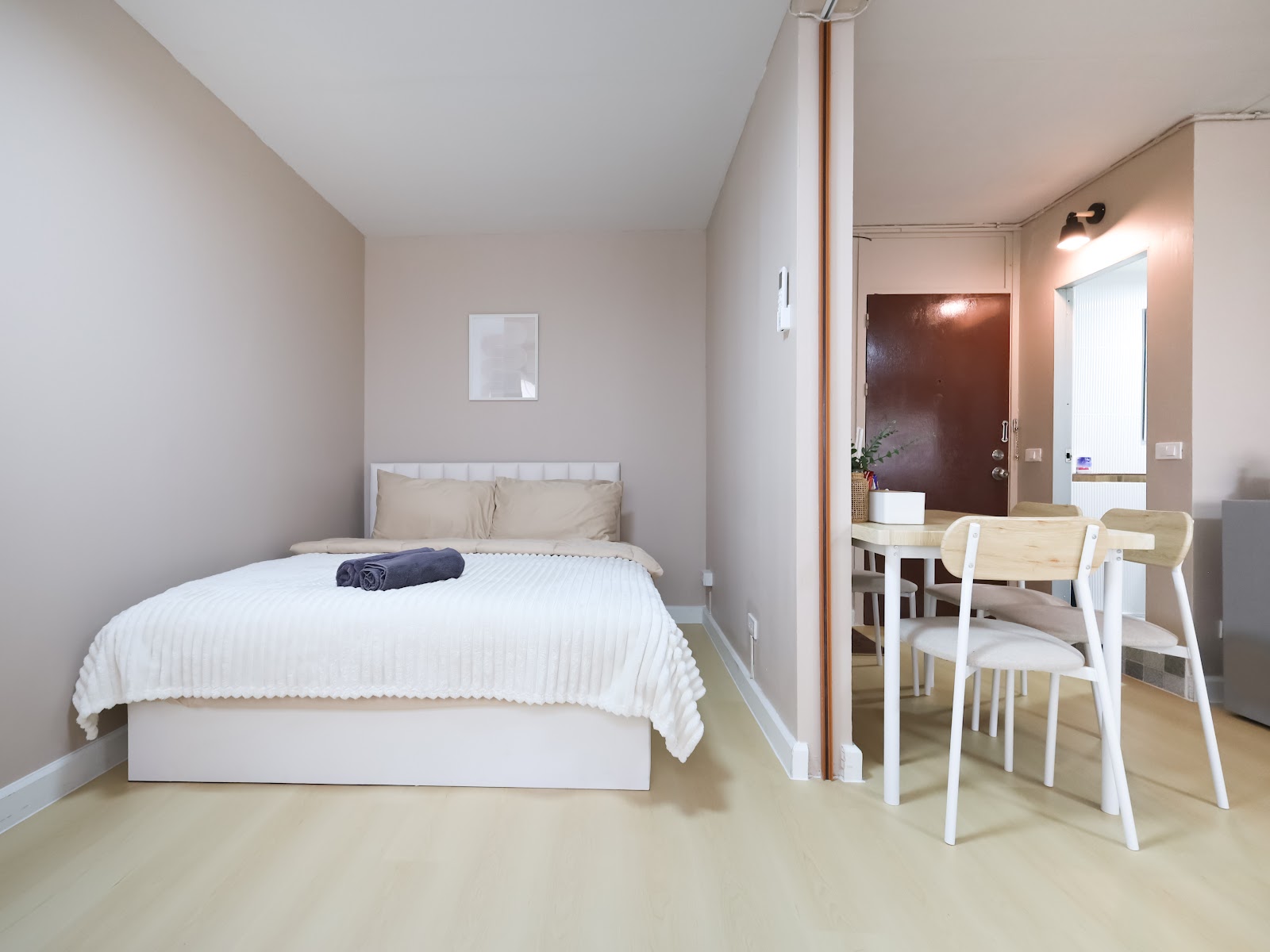 T9-2 bedroom and dining nook