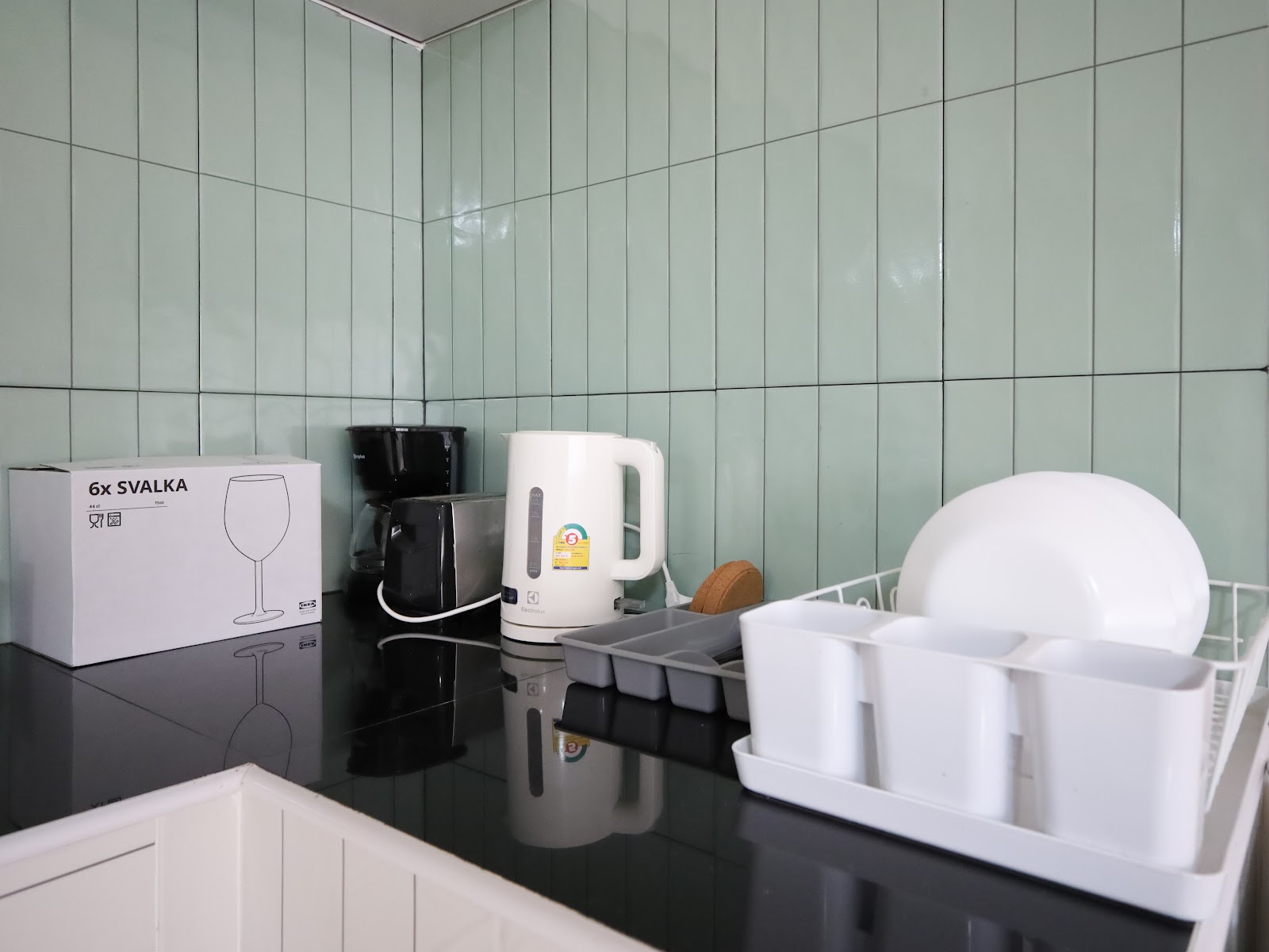Kettle, coffee maker and glasses on the counter